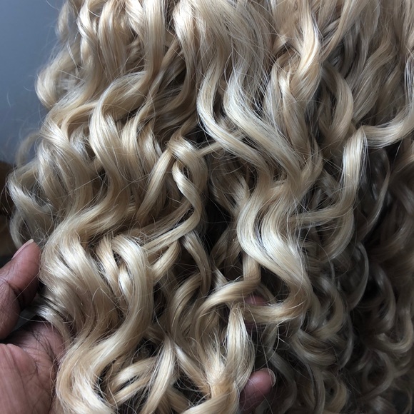 ✨JAMIE 18” CURLY BLONDE GLUE LESS LACE-FRONT WIG ✨ main image 7